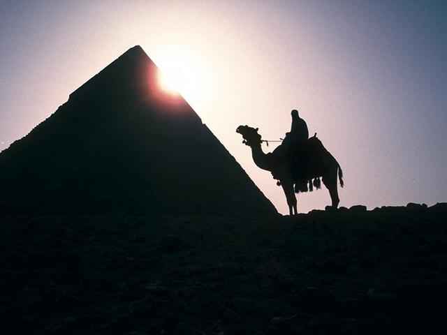 Sonne ber Pyramide